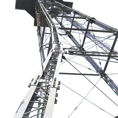 Stahlkonstruierter, 4-beiniger, winkliger Stahlturm mit Schrauben, Muttern und Unterlegscheiben, der den Normen DIN 7990 und ISO 6507-1 für sichere Montage entspricht.