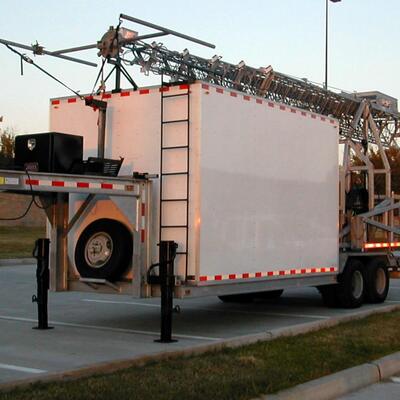 24m 25m 30m Mobilwagen Anhänger Montierte Beleuchtung Rohrzelle auf Rädern Teleskopgitter Antenne Kommunikationsturm Mast