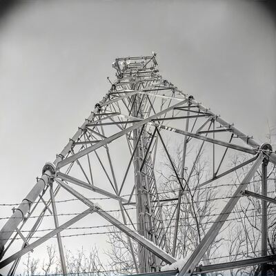 19 29 39M Multisignal 3-beiniger röhrenförmiger verzinkter Stahl selbsttragender 5G 4G Mikrowellen-Radiomast für den Außenbereich