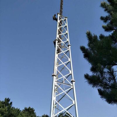18 28 38M 3-beiniger röhrenförmiger Stahl verzinkter Mehrfrequenz-Outdoor-5G-4G-WLAN-TV-Rundfunk-Kommunikationsturm