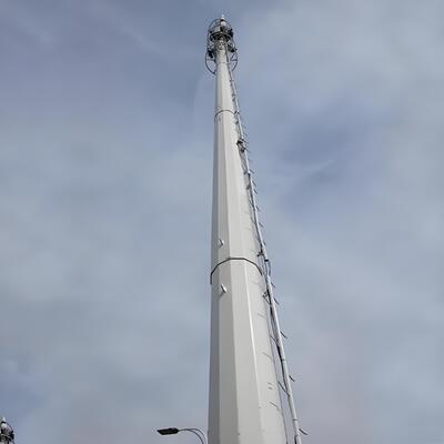 20 28 36M Landschaftsfreundlicher Monopol-Röhrenmast aus verzinktem 5G-4G-Mikrowellen-Stadtszenario für den Außenbereich