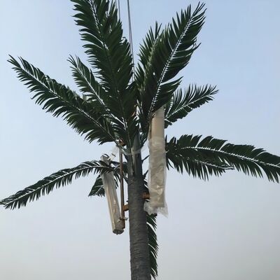 38M Bionic Tree Tower aus verzinktem Stahl und UV-beständigen Kunststoffen, die Langlebigkeit und Korrosionsbeständigkeit gewährleisten