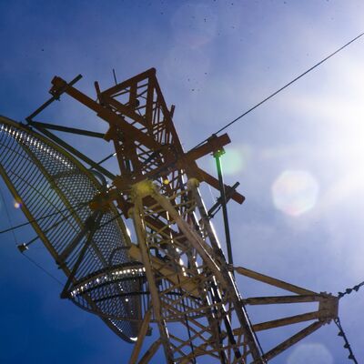 Leichter abgespannter Drahtmast, schnelle Installation für ländliche drahtlose Netzwerkabdeckung