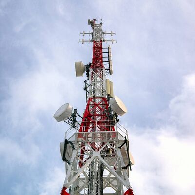 20 30 40 60 M Meter feuerverzinkte 4-beinige Winkelstahlturm-Multiantenne für städtisches 5G