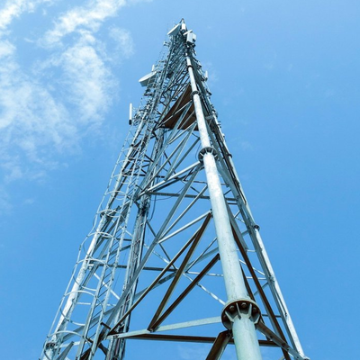 44 m, 54 m, 66 m, 74 Meter, feuerverzinkter Telekommunikationsturm mit 3 Röhren für Busterminal-Hub 5G