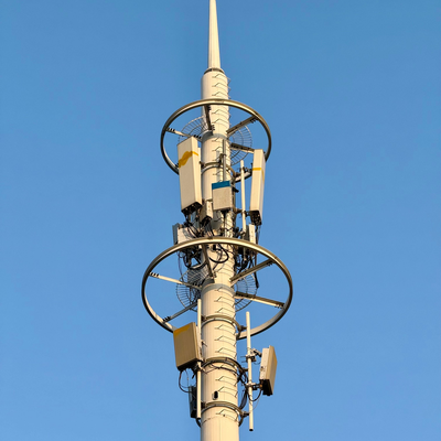 35 Meter langer Monopole-Turm mit geringer Windlast für den Eingang von Wohnkomplexen in der Telekommunikation