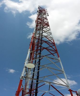 30 40 50 Meter Radio 3 Beinige Steingewinkelturm 5G-Netzwerk Verzinkte Mikrowellenkommunikationsturm