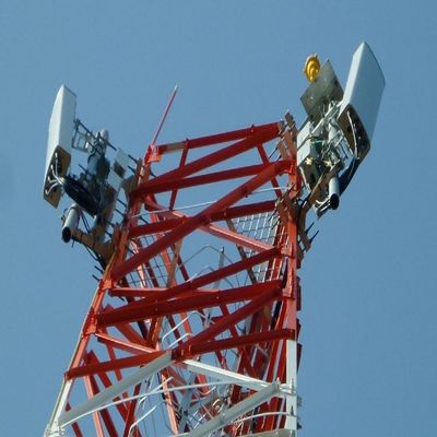 Satellitenfernseher Mikrowellensignal Radio Stahlstruktur Turm Drahtlose Kommunikation Mast 3 Beine Winkelstahlturm