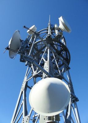 Professionelle Zeichnung Dreieckster Antennenturm Radommaterial Telekommunikation Gitter Stahltürme