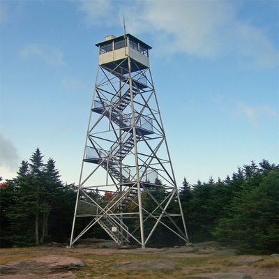 Gitterwinkelstahlplattform Wachturm Bergwald Aussicht Feuerbeobachtungswache