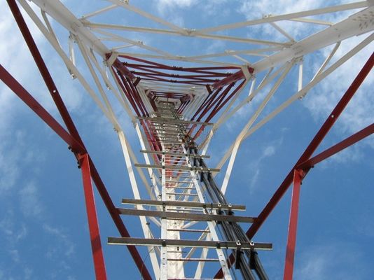 Dreibeiniger frei stehender Gitterturm 60 Grad Winkel Stahl Telekommunikation galvanisierter Stahlturm