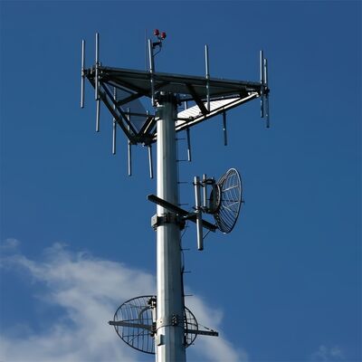 Monopol-Turm Telekommunikationsturm, konstruiert aus Stahl mit geringer und hoher Zugfestigkeit, mit den Bemessungsvorschriften EN 1991-1-4 & EN 1993-3-1 für die Leistung.