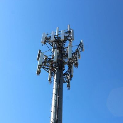 Monopol-Turm Telekommunikationsturm, konstruiert aus Stahl mit geringer und hoher Zugfestigkeit, mit den Bemessungsvorschriften EN 1991-1-4 & EN 1993-3-1 für die Leistung.