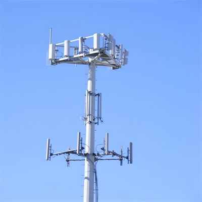 Monopole Tower Stahl-Telekommunikationsturm, der nach den Normen GB T 700 und GB T 1591 konstruiert wurde und die Strukturintegrität für Telekommunikation gewährleistet
