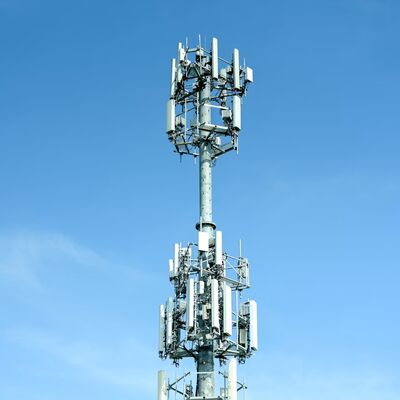 Monopole Tower Telekommunikationskonstruktion aus hochfesten und milden Stahlsorten, die den Normen GB T und EN 10025 entsprechen