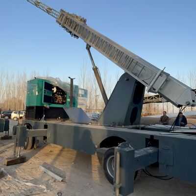 Schwerlast-Teleskopturm mit einer vertikalen Abweichung von weniger als einem pro Tausend und Leistung für Kommunikations- und Beleuchtungsaufgaben