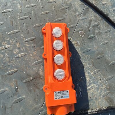 Schwerlast-Teleskopturm mit einer vertikalen Abweichung von weniger als einem pro Tausend und Leistung für Kommunikations- und Beleuchtungsaufgaben