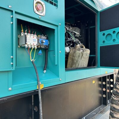 Schwerlast-Teleskopturm mit einer vertikalen Abweichung von weniger als einem pro Tausend und Leistung für Kommunikations- und Beleuchtungsaufgaben