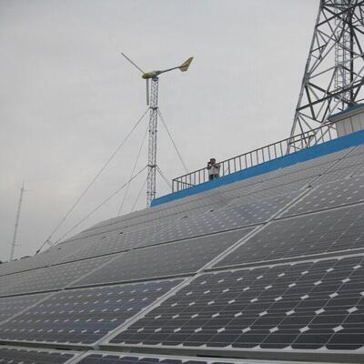 Solarbetriebener Antennenmast mit Batterie-Backup aus verzinktem Stahl 22 32 42M 4G 5G Telekommunikationsmast