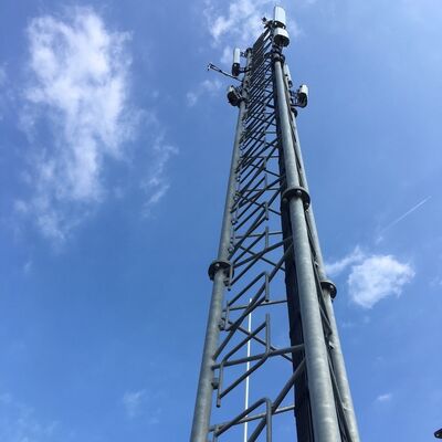 17 27 37M 3 Beine Rohrförmig galvanisiertes Stahl Multiband Außen 5G 4G Mikrowellen Fernsehsignal Kommunikationsmast