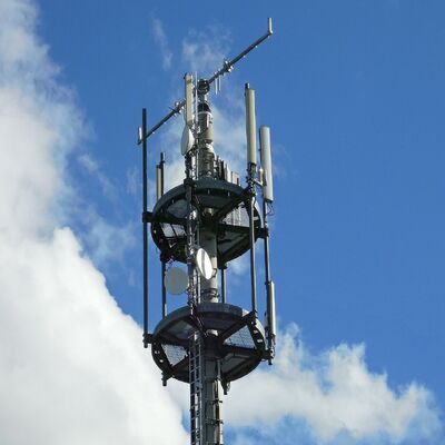 11 17 23M Platzsparender kompakter Monopol-Kommunikationsturm aus verzinktem Stahlrohr für den Außenbereich mit 5G 4G WLAN