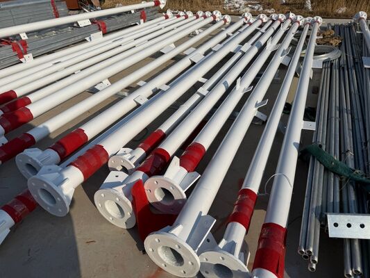 27M starker 3-beiniger Rohrstahlturm mit ASTM A36 und A572 Gr50 Stahlsorten für Telekommunikations- und Mikrowellenkommunikationsturme