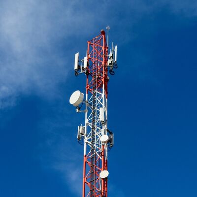 30M 3-beiniger Rohrstahlturm für Mikrowellenüberwachung, Überwachung und Sicherheit