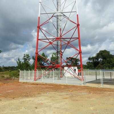 Schwerer 3-beiniger Stahlrohrturm mit feuerverzinkter Oberfläche für verbesserte Korrosionsbeständigkeit im Außenbereich