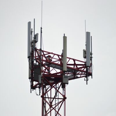 3-beiniger röhrenförmiger, kundenspezifischer Stahlkommunikationsturm mit einer Höhe von 20–100 m für globale technische Projekte