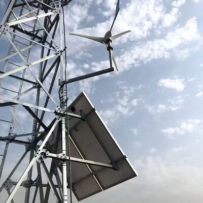 Mit erneuerbaren Energien kompatibler Kommunikationsturm zur Überwachung von Windpark-Solarparks