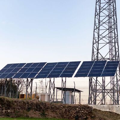 Mit erneuerbaren Energien kompatibler Kommunikationsturm zur Überwachung von Windpark-Solarparks