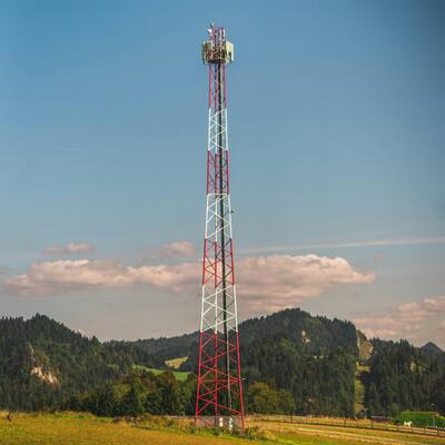 35M 55M 3 Leg Tubular Impact Resistant Lattice Tower For Way Railway Side Vibration Prone Environment