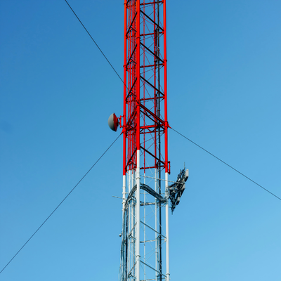 38 m langer, schnell aufzubauender Abspannmast für die Kommunikation im Katastrophenfall