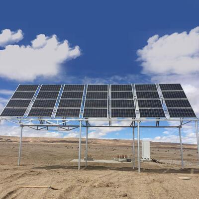 Netzunabhängiger Solarstrom-Monopolturm mit integriertem Batteriespeichergestell und Hybrid-Energiehalterungen in Industriequalität für 5G-Standorte in abgelegenen Gebieten