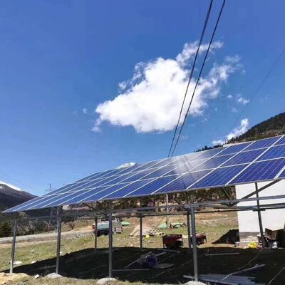Netzunabhängiger Solarstrom-Monopolturm mit integriertem Batteriespeichergestell und Hybrid-Energiehalterungen in Industriequalität für 5G-Standorte in abgelegenen Gebieten